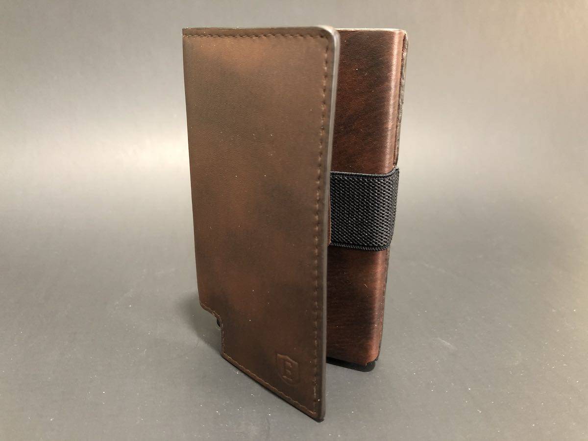 5 HiTech Wallets with a Builtin Tracker Wallet Surfer