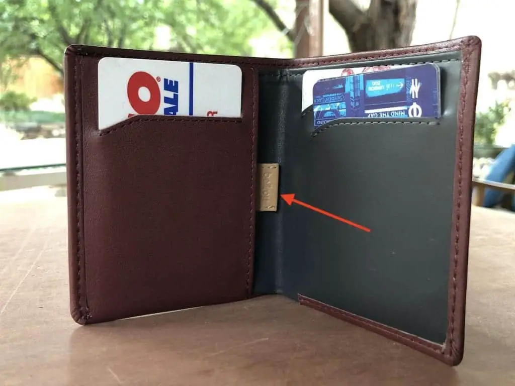 Bellroy Note Sleeve open with arrow pointing to pull tab. 