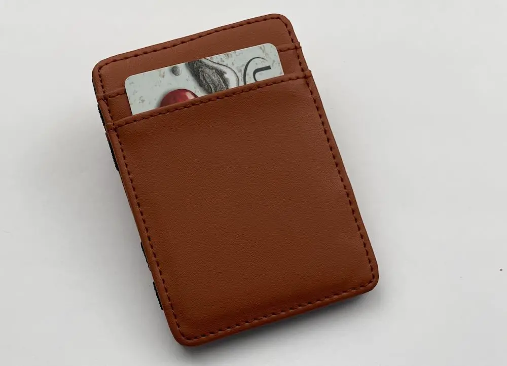 Useful Thingy magic wallet front