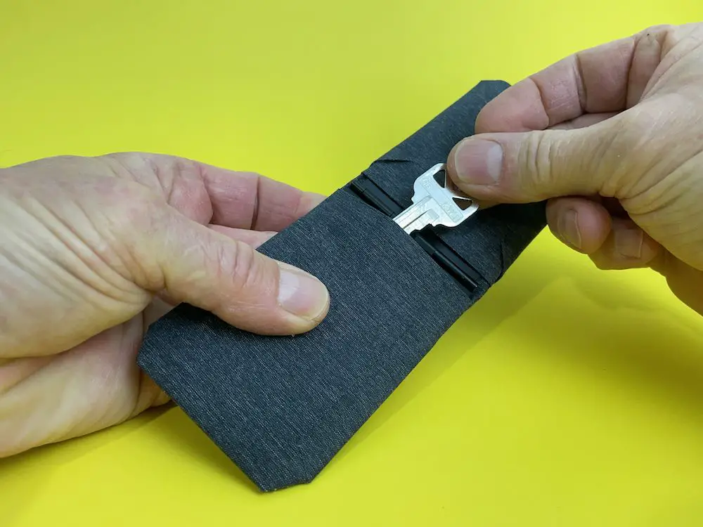 Peak Design wallet inserting key