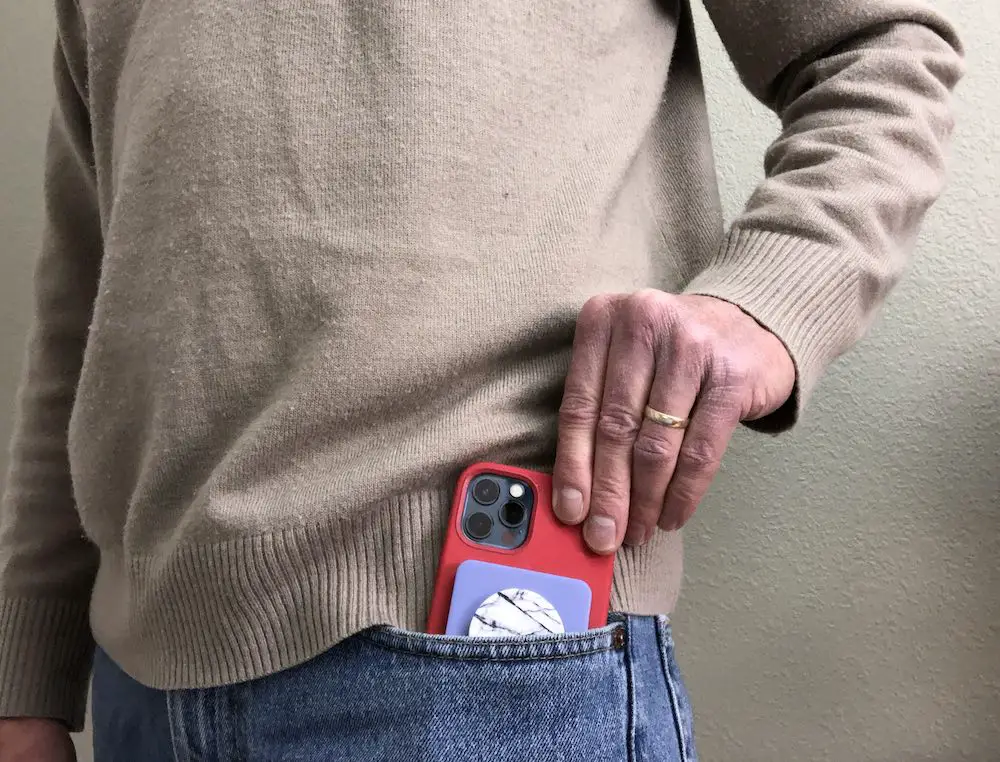 placing PopWallet in pocket