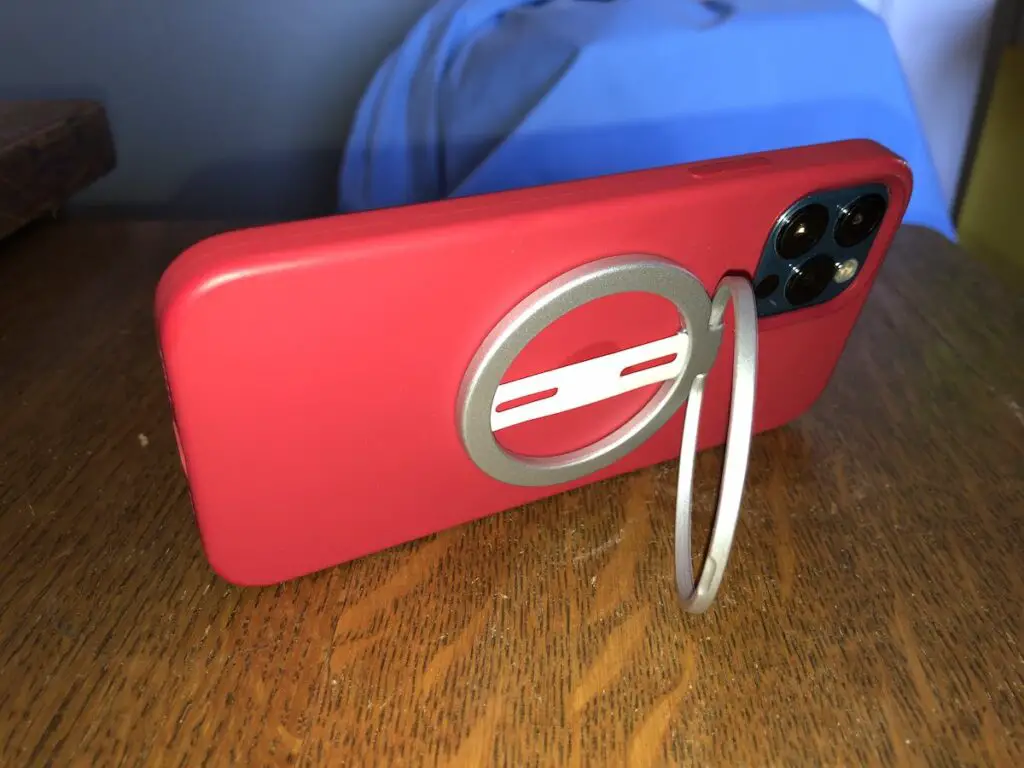 MagOne kickstand iPhone 12/13 in portrait or landscaping position