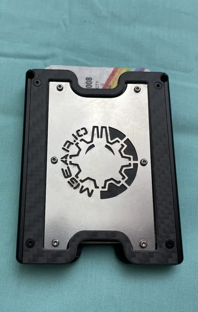 Mgear wallet showing front vertical plate
