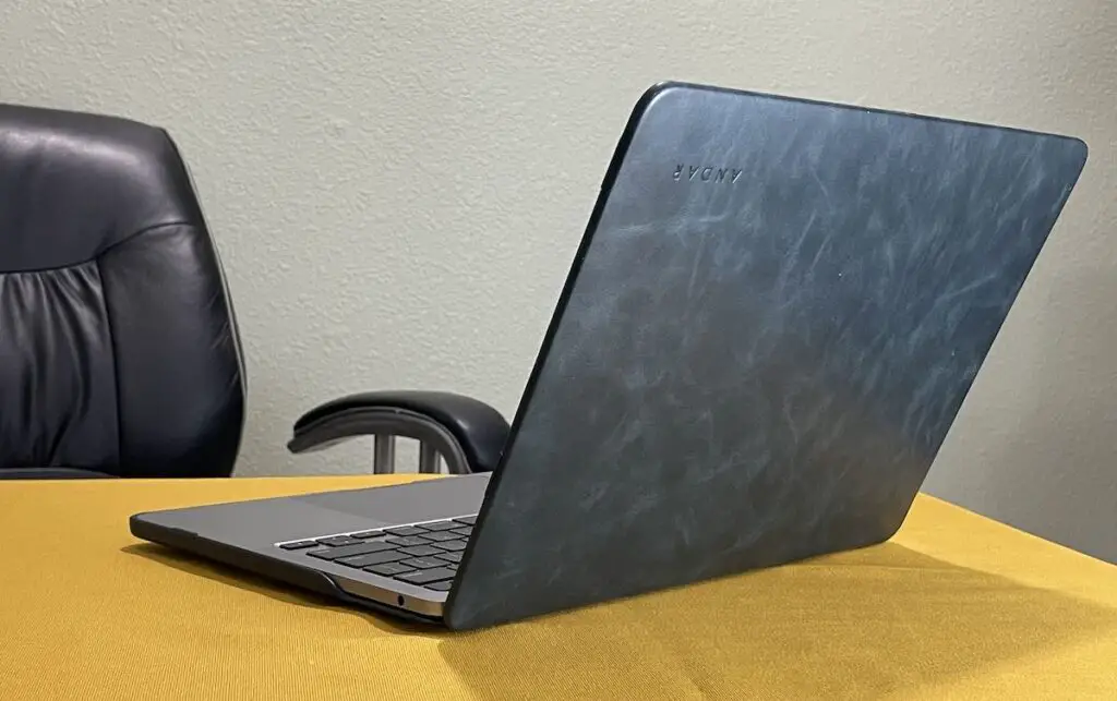 Andar MacBook case open on desk