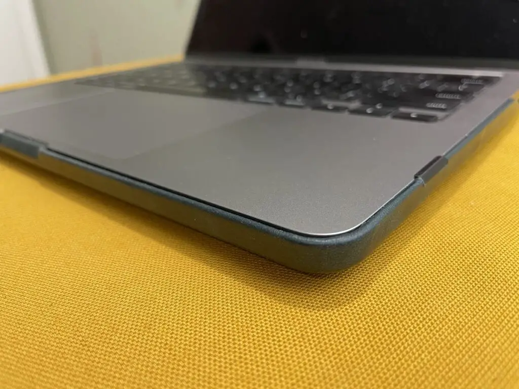 Andar MacBook case with corner detail