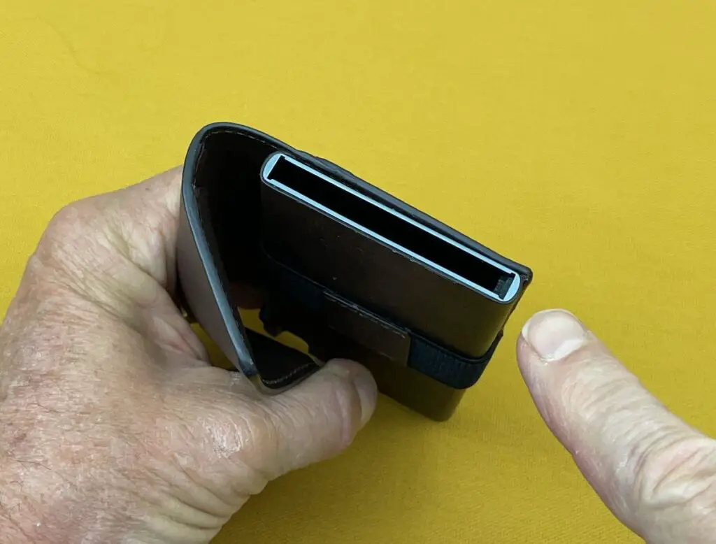Ekster Parliament showing aluminum card case 1
