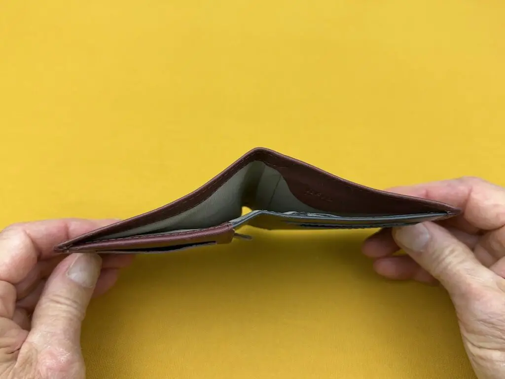 Bellroy Note Sleeve showing V-shaped hinge