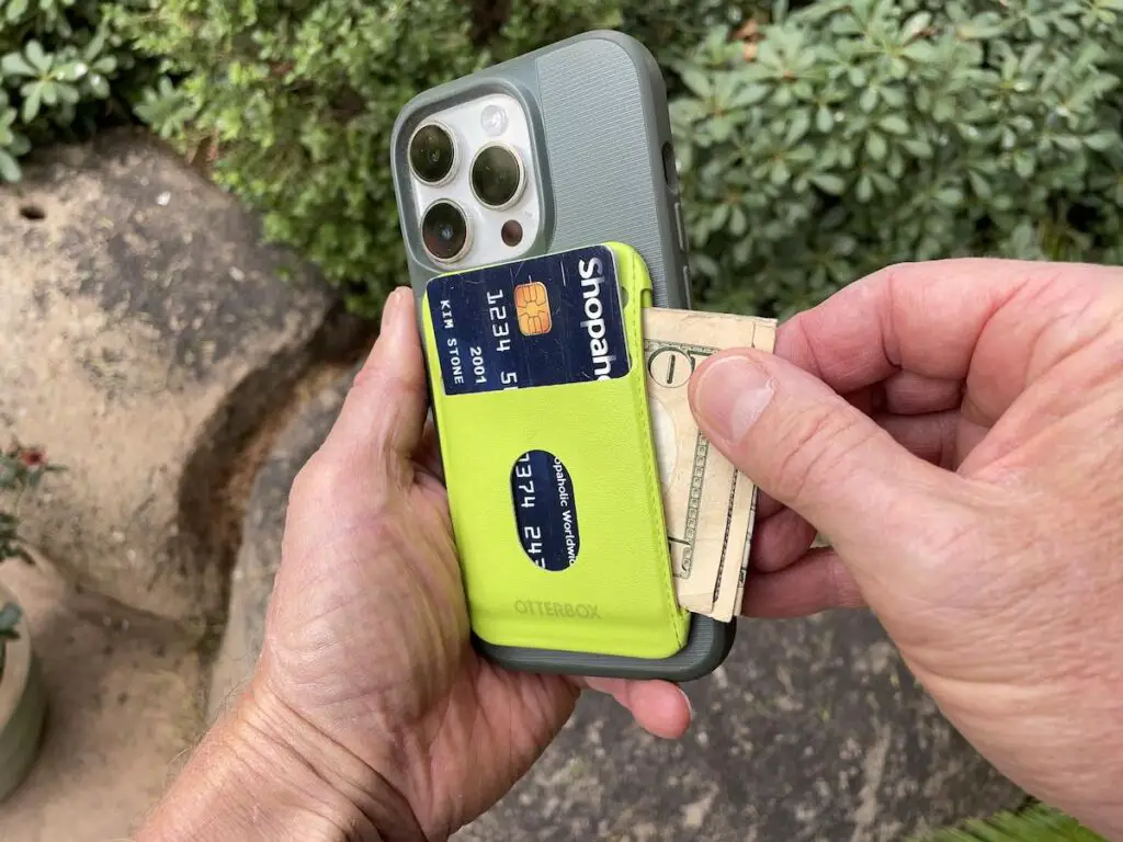 placing cash in otterbox wallet cash slot